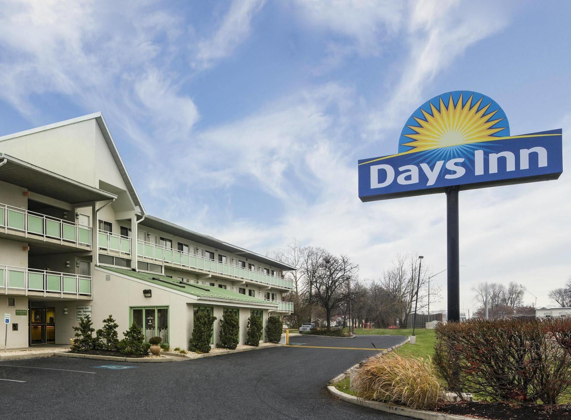 Days Inn By Wyndham Harrisburg North Zewnętrze zdjęcie