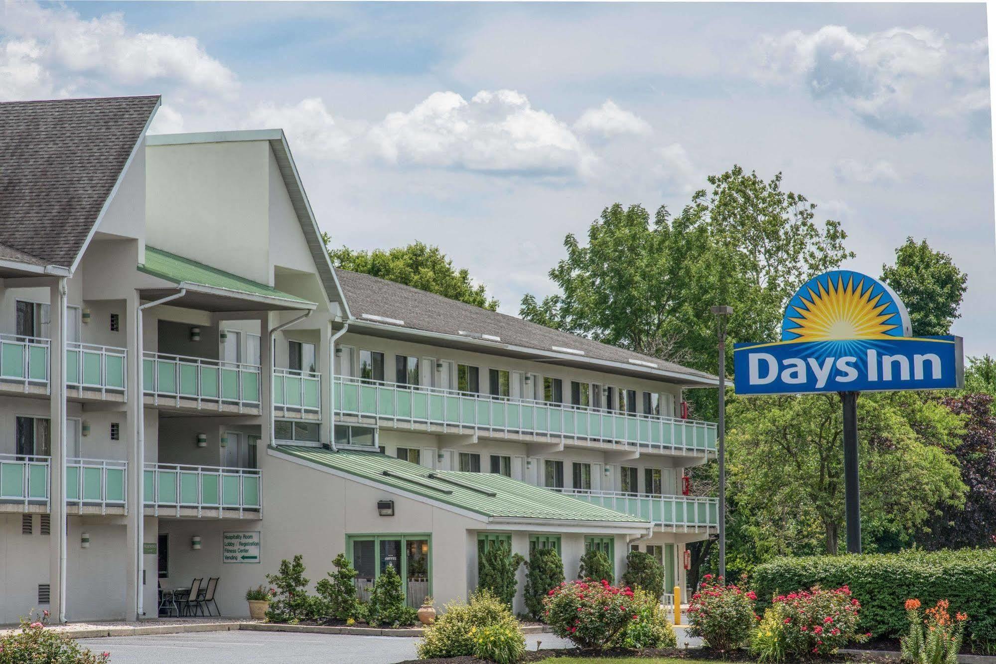 Days Inn By Wyndham Harrisburg North Zewnętrze zdjęcie